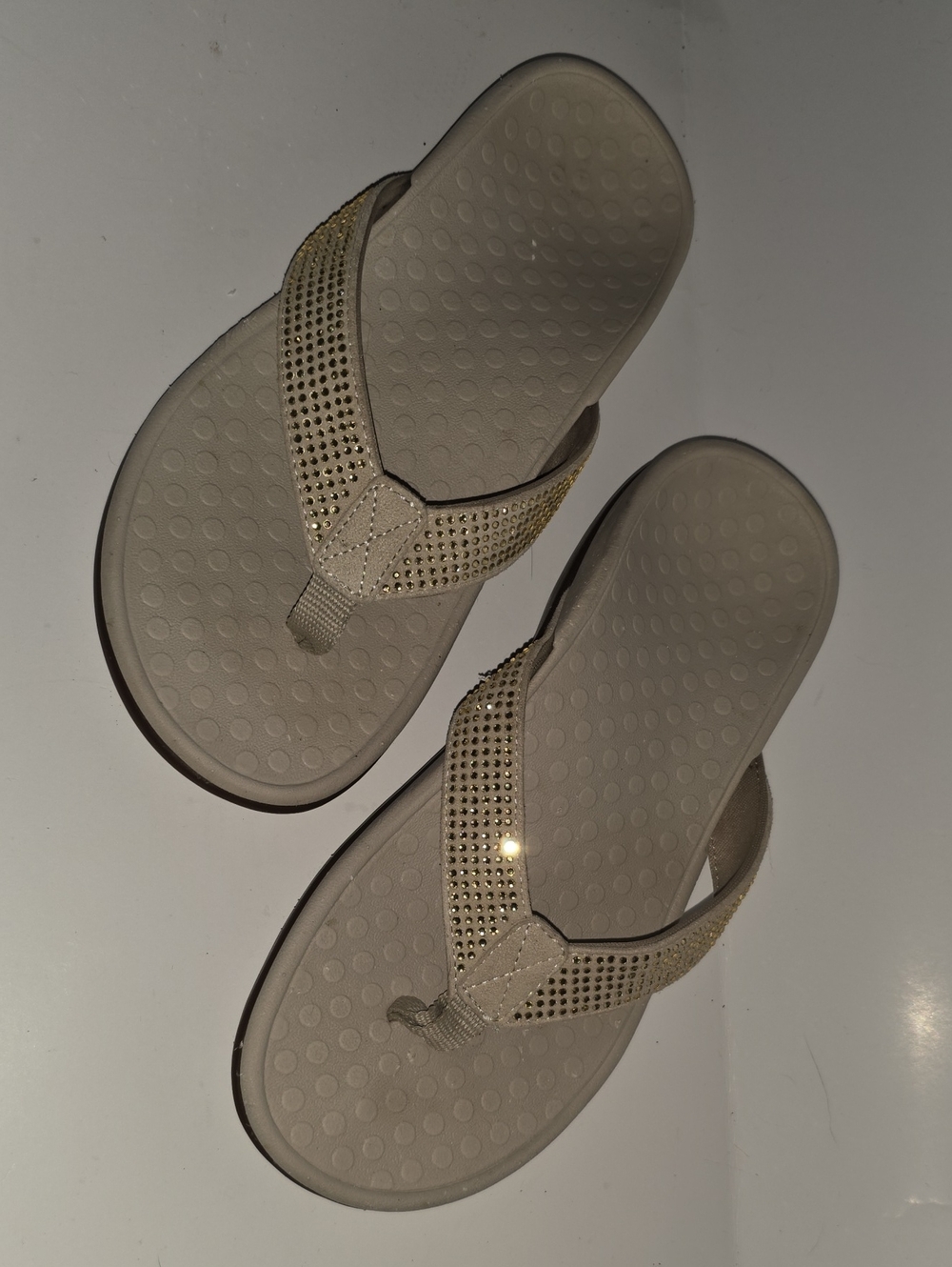 Vionic SZ 6 Tide 340 Beige Rhinestone Thong Sandals
